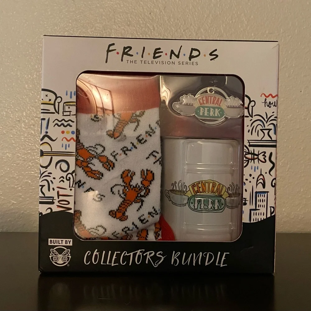 FRIENDS Collectors Bundle | Central Perk Mug + Lobster Socks + Keychain | NWT - Picture 3 of 6